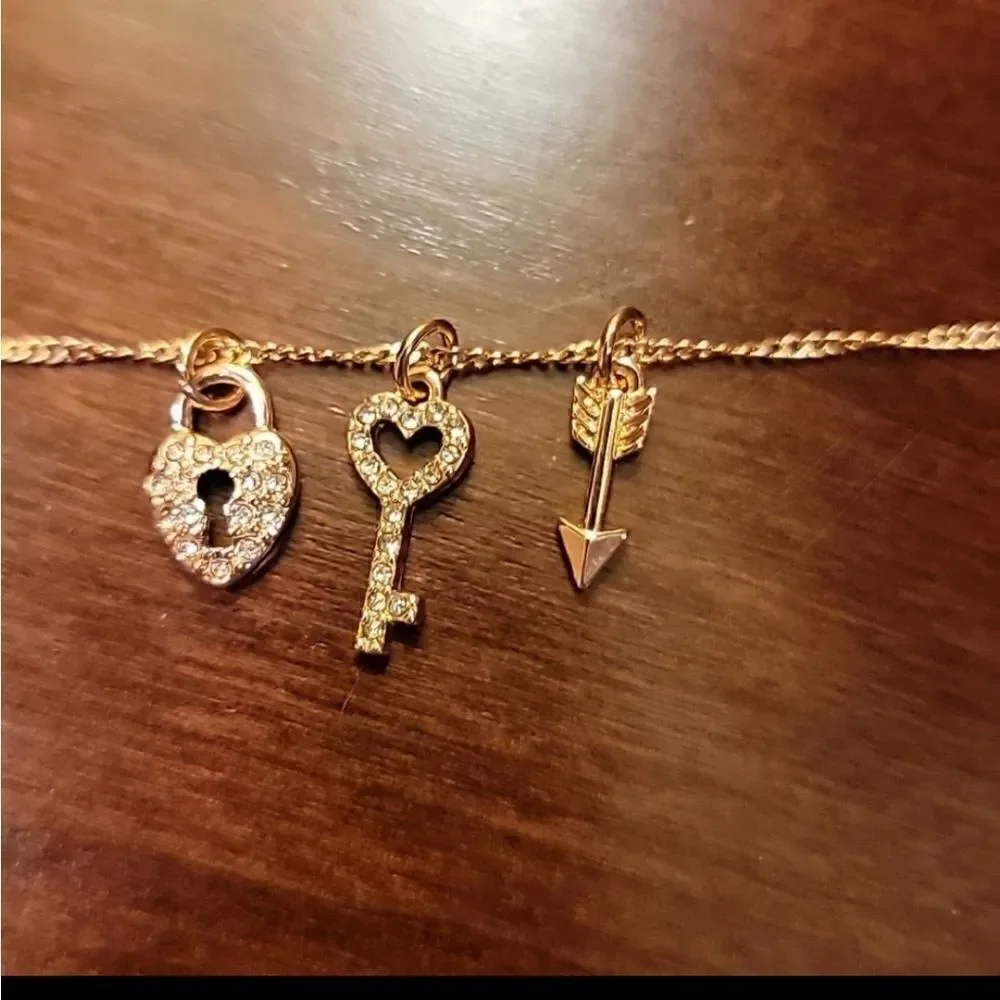 NWT GBG adjustable necklace